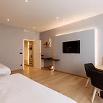 C ホテルズ アンドロメダ 4* オステンド